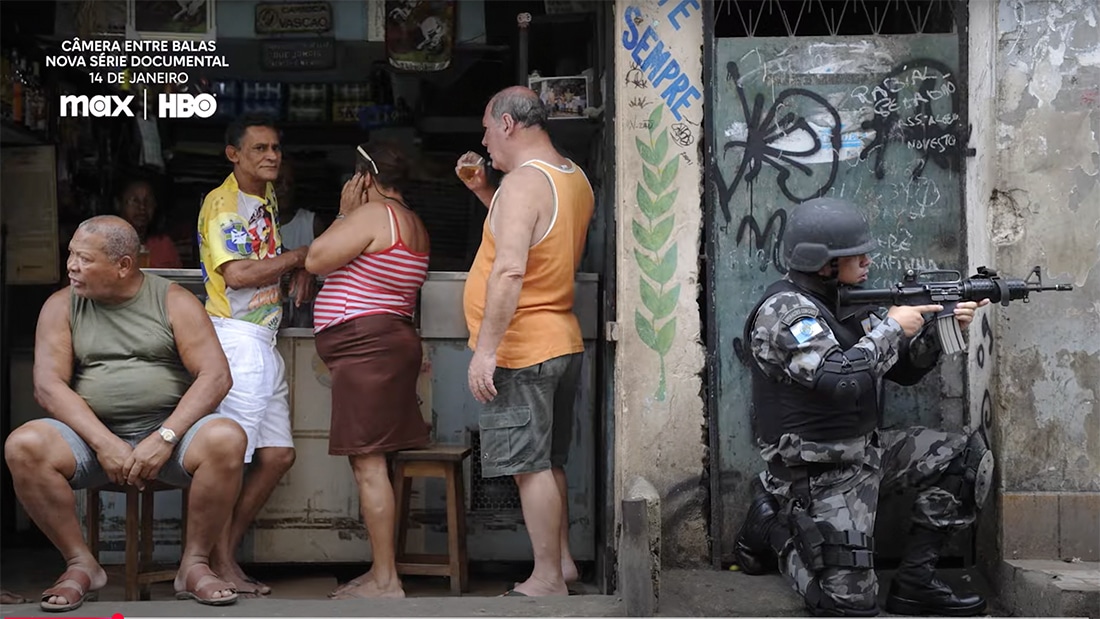 Entre Cámaras y Balas, serie documental que revela las historias de fotoperiodistas que están en primera línea de conflicto arriesgando su vida por cubrir las zonas de guerra y crisis humanitarias del mundo.