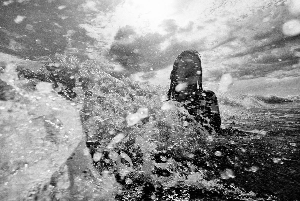 Foto del libro The Sound of Waves del fotógrafo japonés Tatsuo Susuki