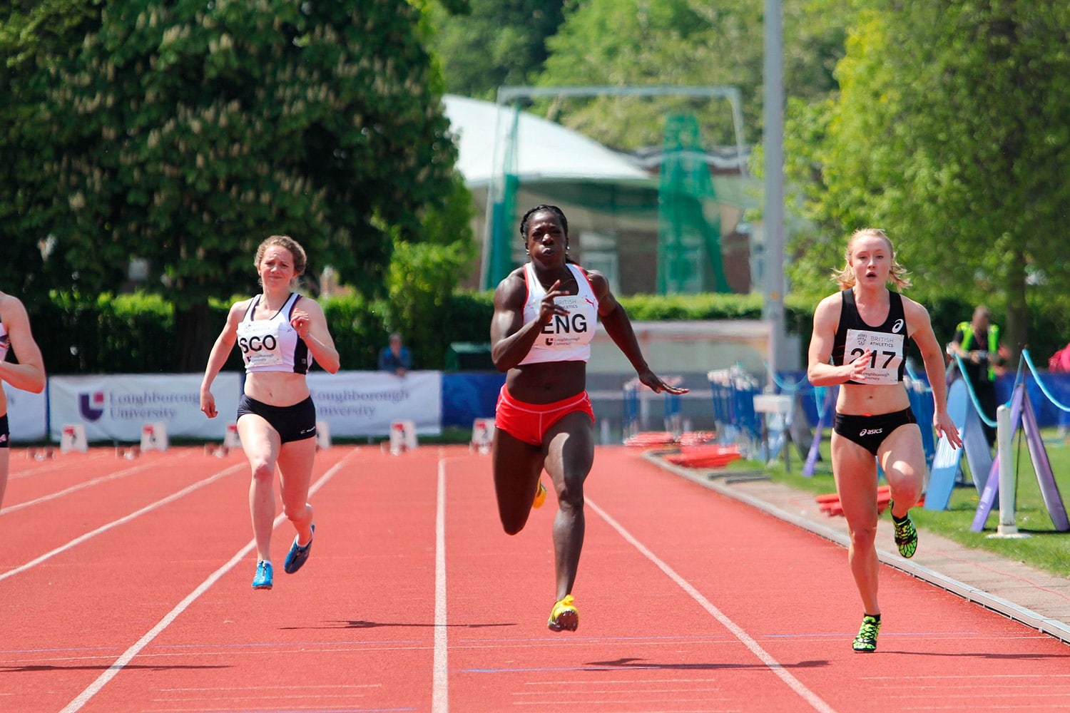 Raising the Bar es una guía de la Unión Europea de Radiodifusión (UER) y European Athletics que propone nuevas pautas para evitar la sexualización de las atletas en la cobertura deportiva.